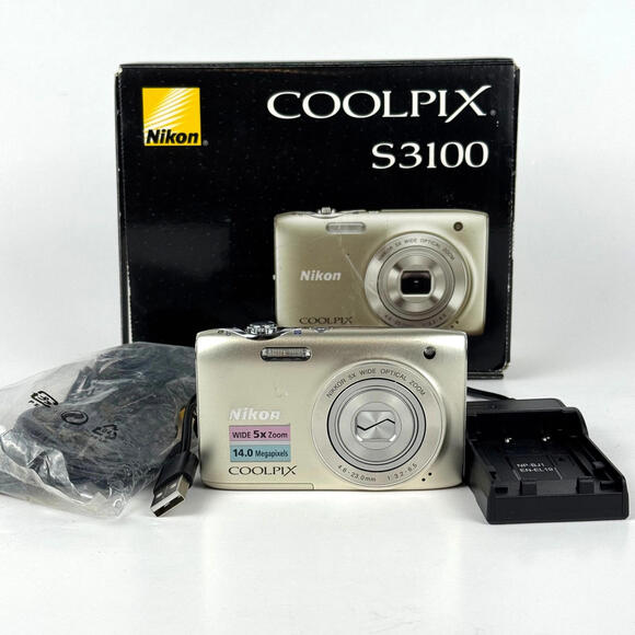 Nikon Coolpix S3100 14MP Digital Camera w/ Battery, Charger & Box - LENS STUCK - Picture 1 of 5